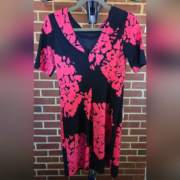 Trina Turk Pretty Dress with‎ Pink Floral Design - Picture 3 of 5